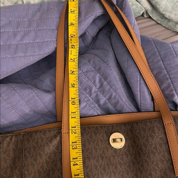AUTHENTIC 💯% Michael Kors Large Tote - Picture 5 of 12